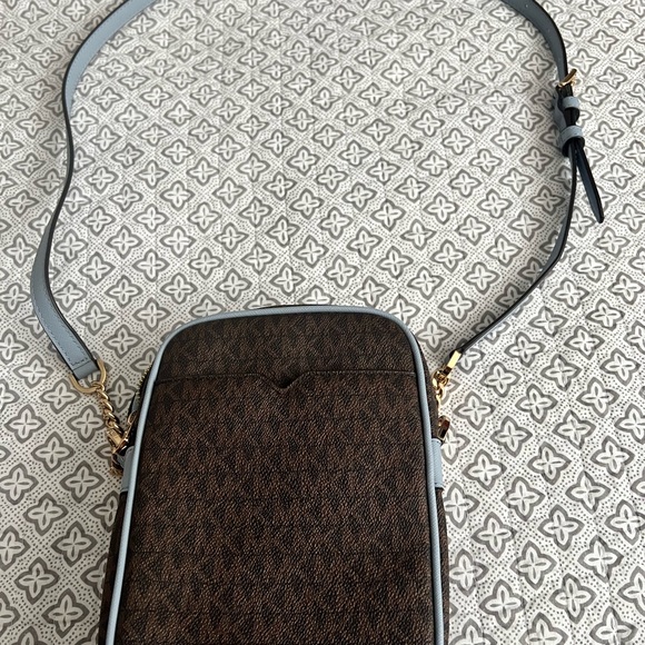 MICHAEL KORS 
Jet Set Travel Medium Logo Crossbody Bag - Picture 2 of 8